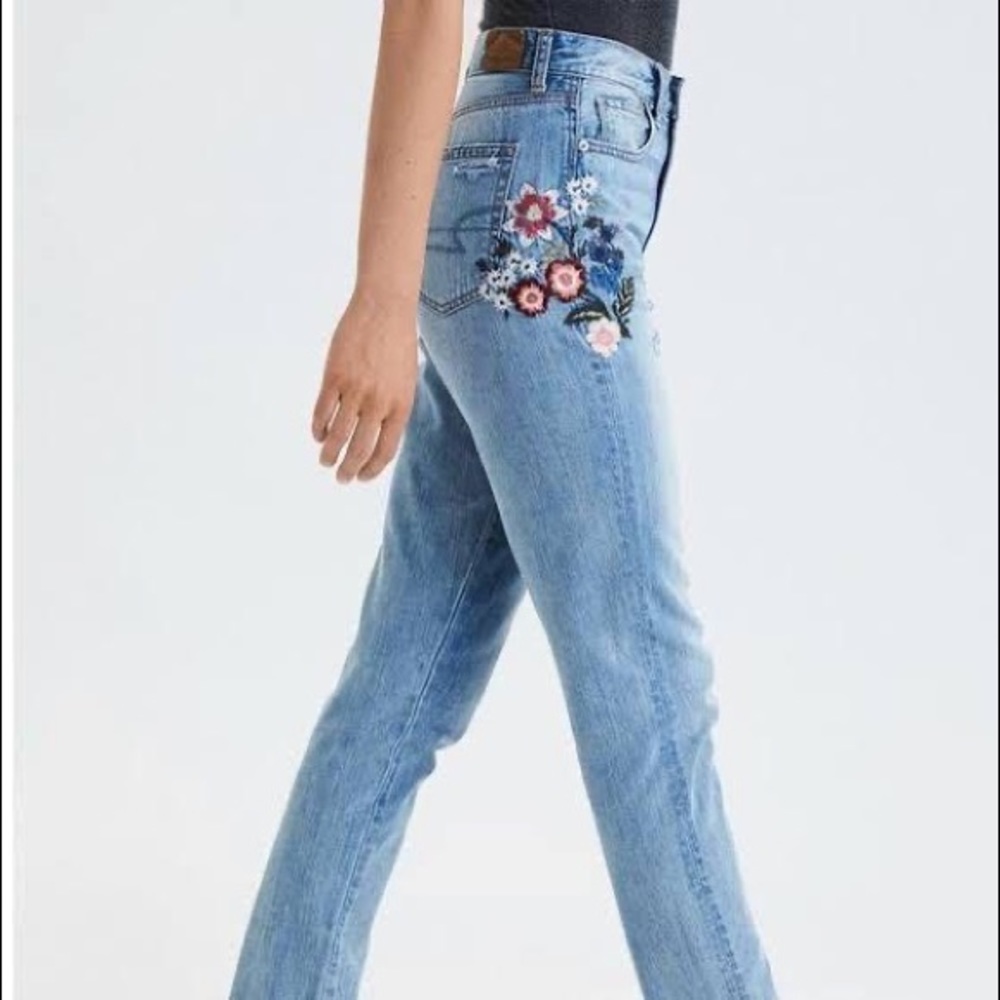 American Eagle Floral Embroidered Mom Jeans